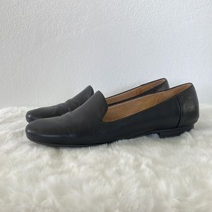 NATURALIZER Kit2 round-toe slip-on loafer flats Black leather Size 7 1/2